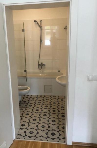 Grosse 4 Zimmer Wohnung. Schonbrunn-nahe! Apartament Wiedeń