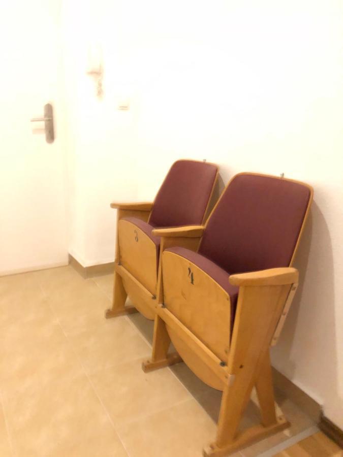 Grosse 4 Zimmer Wohnung. Schonbrunn-nahe! Apartament