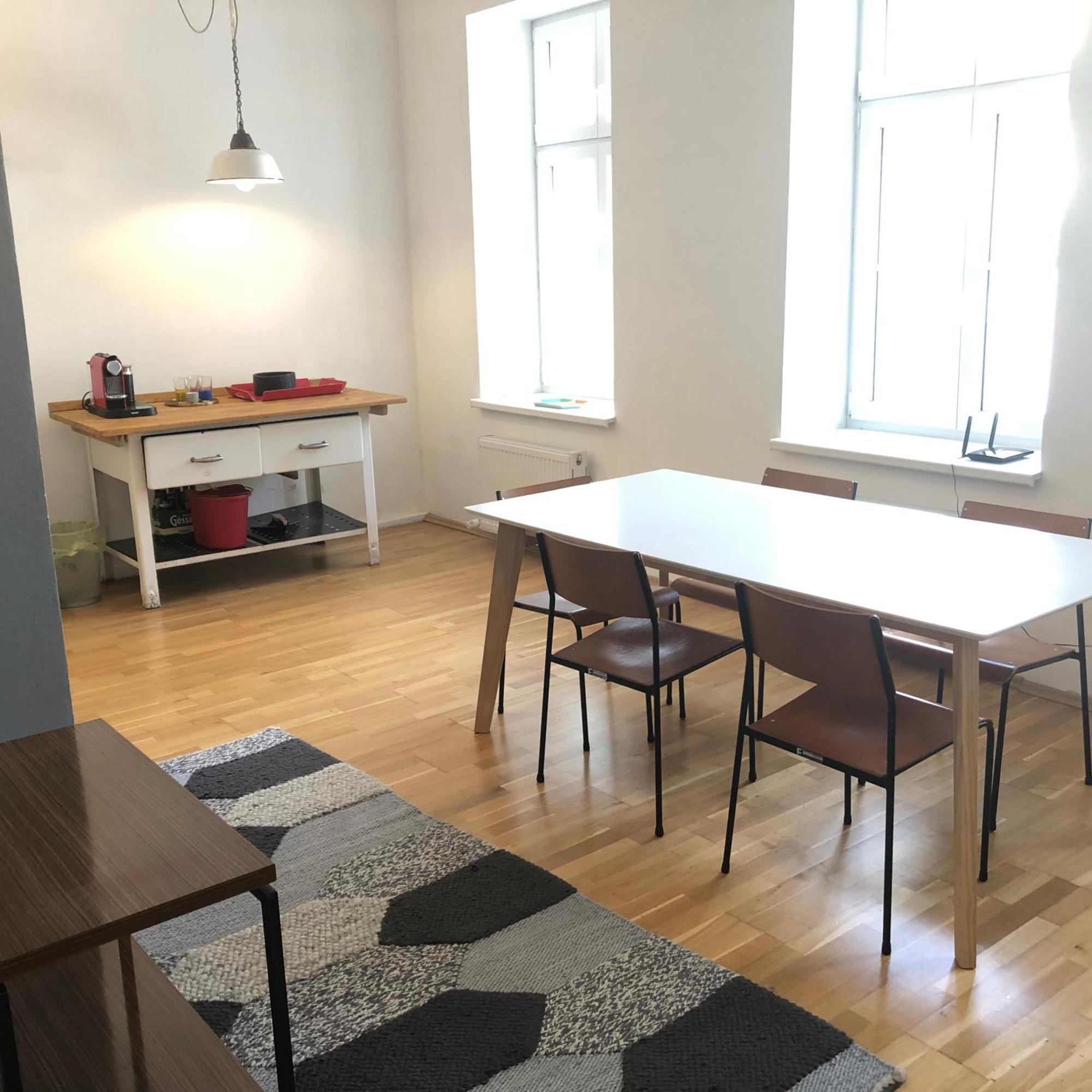 Grosse 4 Zimmer Wohnung. Schonbrunn-nahe! Apartament Wiedeń